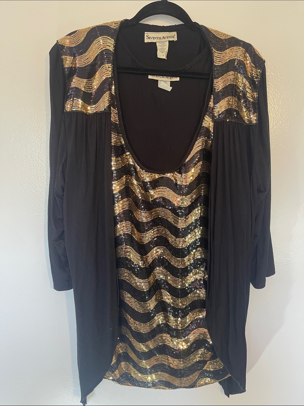 Womens plus size outfit 2X 3X Sequin Chevron Black & Gold tank, jacket, pants - Picture 4 of 17